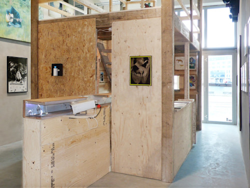 Thorsten Passfeld, house installation in Totholz. 
