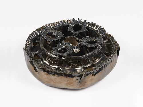 Lizette Hernandez, Coraje, 2025. Glass and glaze on stoneware, 14 x 14 x 5 in (36 x 36 x 13 cm)