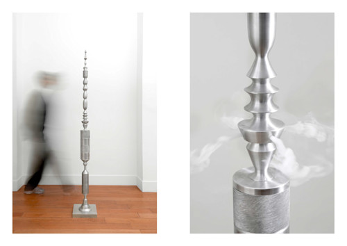 Hugo Avigo, Apolis 1, 2025. Aluminium, smoking machine, 200 x 30 x 30 cm (79 × 12 x 12 in)