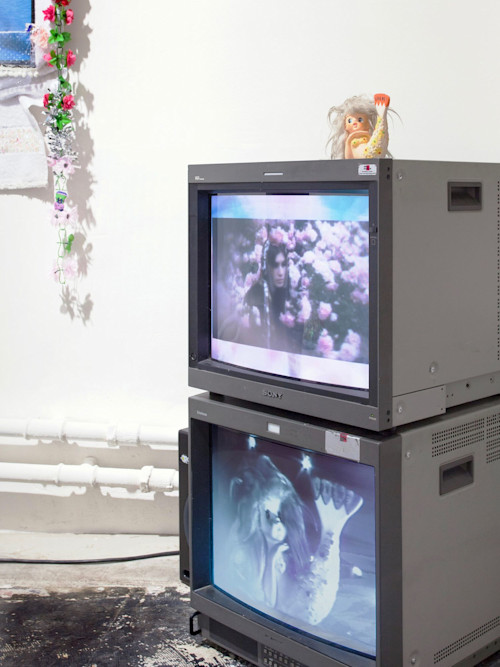 Jamie Krasner, Me as a flower (every rose has its thorn), 2014, 05:32 m. Jamie Krasner, Star Mermaid (Spa Owner Dreams of Being a Star), 2014, 18:50 min