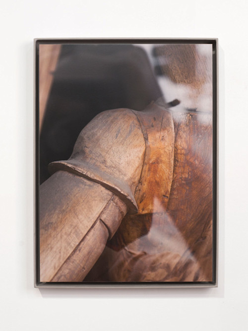 Jesse Stecklow, Untitled (Shoulder), 2016. Digital C-print mounted on aluminum, paper-covered chipboard box, mdf, glue, paint, hardware, 11.5 x 15.5 x 1.25 inches