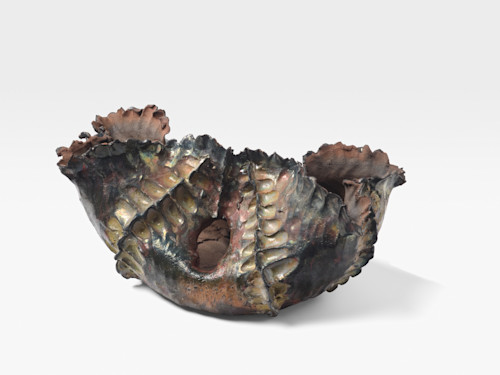 Lizette Hernandez, Lejanía, 2023. Raku ware, 6 x 13 x 8 in (15 x 33 x 46 cm)